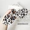 Elegante horquilla grande con lazo de doble cara y estampado de leopardo para mujer, accesorio para el pelo de alta gama 2024.