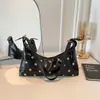 Nuevo Bolso de Axila con Remaches para Commuter Otoño 2026 para Mujer, Bolso de Mano y Bolso Cruzado de Estilo Coreano Simple de Alta Gama, Bolso para Mujer al por Mayor