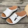 Sandalias de Cuña de Talla Grande para Mujer 2026 Verano Nuevo Estilo Hebilla de Cinturón Modernas Ligeras Chanclas para Mujer Casual Europeo y Americano Antideslizantes