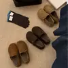 Sapatos femininos estilo Birkenstock de sola grossa, que aumentam a altura e cobrem totalmente, novos 2026, sapatos slip-on versáteis vintage para combinar com saias
