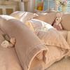 Juego de Cuatro Piezas de Cama de Terciopelo de Leche Tallado de Alto Peso Otoño e Invierno Antiestático Funda de Edredón con Doble Cara de Felpa Ropa de Cama