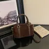 Design único, bolsa quadrada pequena casual, nova bolsa de ombro moderna e da moda para mulheres, coleção outono/inverno 2026, bolsa transversal estilosa