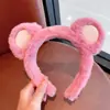 Faixa de cabelo de pelúcia de urso de morango, faixa de cabelo feminina para lavagem de rosto, outono/inverno, grampo de cabelo antiderrapante, nova faixa de cabeça vermelha de rede 2022