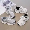 Nuevos Zapatos de Papá Transpirables Primavera/Otoño 2026 para Niñas, Niños Grandes Zapatos Deportivos de Malla Blancos para Niñas Estudiantes