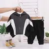 Conjunto Casual de Dos Piezas con Sudadera con Capucha y Cremallera Patchwork Nuevo Elegante para Niñas Ropa de Otoño para Bebés Moderna Tendencia