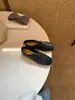 Primeiro encontro com o estilo retrô de nicho! Sapatilhas elásticas estilo coreano para mulheres, coleção outono/inverno 2026, estilo Mary Jane simples, sapatos pequenos de couro