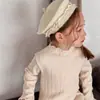 Gorro de Punto para Niños con Adorno de Encaje Dulce, Boina de Otoño e Invierno para Niñas, Elegante Accesorio de Vestuario, Gorro de Artista de Lana