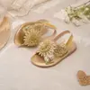 Sandalias de flor con lentejuelas y pedrería para niñas, zapatos de verano para la playa para niños, tira trasera con velcro, suela suave, zapatos de princesa antideslizantes