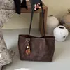 2026 Nova Bolsa Tote Estilo Retrô Estampa de Leopardo Grande Capacidade para o Dia a Dia Bolsa de Ombro Único Fashionável Tendência Versátil Bolsa de Mão