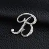 Temperamento de comercio exterior europeo y americano 26 broches de letras inglesas femenina diamante personalidad Joker moda corsage pin masculino accesorios