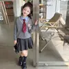Uniformes Escolares para Meninas, Trajes de Performance Estilo Academia, Conjunto de Três Peças de Camisas JK, Cardigans de Tricô, Camisas e Saias para Crianças para Primavera e Outono