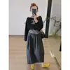 Conjunto de moda de alta gama para mujer 2026 otoño nuevo estilo top de hombros descubiertos con estampado de letras + chaleco + falda de cintura alta conjunto de tres piezas