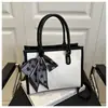 Lenço de Seda 2025 Nova Moda Handicap Simples Colorblock Mulheres Texturizado Casual Estilo Ocidental Ombro Transversal Portátil Pequena Bolsa Quadrada