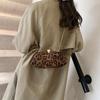 Design Moderno de Grande Capacidade 2026 Nova Bolsa Transversal Estilosa Retro com Corrente Estampa de Leopardo Bolsa Baguete para Mulheres