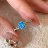 Anillo de Huevo de Paloma Trenzado en Espiral de Diamante de Alto Carbono Brillante de Moda, Anillo de Diamante Ovalado de Ballet Giratorio para Mujer, Estilo de Nicho de Gama Alta