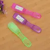 Um dólar loja de cristal alça sapatos de plástico escova sapatos bom ajudante escova escova de limpeza escova