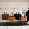 Bolsa Tote Moda Retrô 2025 Outono Nova Bolsa de Ombro para o Trabalho e Deslocamento Bolsa de Axila Popular Casual Estilo Ocidental
