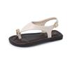 Sandalias planas slip-on doradas francesas de nicho para mujer para usar en el exterior 2025 verano de suela blanda para vacaciones en la playa zapatos romanos