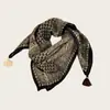 Pañuelo estilo vintage con estampado de anacardos para mujer, un accesorio chic y discreto que se puede usar en capas e incluso como cinturón para la cintura para crear un efecto adelgazante
