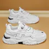 Zapatos para hombre 2026 nuevo otoño color sólido deportivos para correr suela blanda, zapatos casuales blancos para jóvenes, versátiles zapatos de papá C78