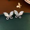 Brincos de Borboleta de Madrepérola Branca de Alta Qualidade com Agulha de Prata 925 para Mulheres, Brincos de Design de Nicho 2025 Atacado Joias de Cristal