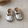 Nuevas sandalias de verano para niña sin cordones, sandalias cerradas estilo princesa para niños, sandalias de exterior de moda con suela blanda para niñas