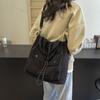 2024 Nuevo Bolso de Cubo Portátil Sentido Avanzado Bolso de Hombro de Pana Bolso General para Estudiantes Universitarios Bolso Cruzado Combinable