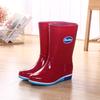 Sapatos de chuva de tubo médio sapatos de água de tubo curto feminino botas de água de inverno feminino mais veludo quente sapatos de plástico impermeáveis antiderrapantes pode ser uma geração de cabelo
