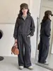 Otoño 2026 Nuevo Conjunto Casual para Niñas de Pantalones Cargo Gris Oscuro Transpirable y Absorbente de Sudor Conjunto de Dos Piezas
