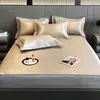 Verão Light Luxury Style Lavável Ice Silk Mat Conjunto de três peças Dobrável Cool Feeling Bed Hat Bed Hat Bed Hat Tapete de ar condicionado