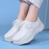 Zapatos de enfermera primavera y otoño Amazon generación estación independiente zapatos de mujer zapatos mecedores zapatos deportivos blancos de boca poco profunda a mayoreo