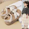 Sandalias para Niña 2026 Verano Sandalias Infantiles Perla Pedrería Moño Estilo Princesa Zapatos Abiertos Antideslizantes para Niña
