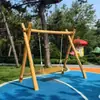 Gran Columpio de Madera para Exteriores para Granjas, Plazas, Parques y Guarderías, Hecho de Madera Anticorrosión, Popular Estructura de Juego Multiusuario para Niños