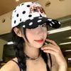 Gorra de Béisbol con Bordado de Letras de Color Contrastante y Lunares para Mujer, Ala Ancha, Adecuada para Caras Grandes, Estilo Retro Americano de Alta Gama, Gorra Trendy de Pico de Pato