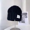 Gorro de Lana de Moda con Letra Parche para Mujer Invierno Nuevo a Prueba de Frío Cálido Gorro de Tejer Versátil Casual Protección para los Oídos Gorro de Punto
