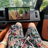 Shorts Estampados com Letras Graffiti de Moda de Verão para Homens e Mulheres, Corte Reto Tendência para Casais, Versátil para Roupa de Praia