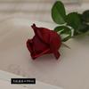 Flor Artificial de Alta Gama Realista Hidratante Rosa Boda Decoración para el Hogar Sala de Estar Adornos de Flores Artificiales de Mano Flor Artificial