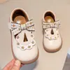 Novos Sapatos Infantis de Primavera 2024 para Meninas de 1 a 3 Anos, Sapatos de Couro Macios com Laço para Crianças Pequenas, Sapatos Florais de Princesa para Estudantes