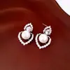 Pendientes de botón con forma de corazón de perla y circonita cúbica de aguja plateada, pendientes de lujo ligero de alta gama, accesorios de pendientes versátiles de nicho elegantes franceses para mujer
