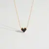 Collar con Colgante de Corazón de Nácar Estilo Francés de Lujo Ligero en Acero de Titanio para Mujer, Cadena para Clavícula de Moda de Nicho, Accesorio Versátil en Forma de Corazón
