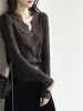 Top de punto base con cuello en V y encaje de Paulownia Beishan para mujer Otoño Ajustado de canalé Manga larga Ropa interior Top Suave P322