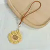 Adornos de Flores de Ganchillo Hechos a Mano Retro Accesorios Serie Dulce Arroz Color Café Pequeña Flor Bolsita Llavero Accesorios Artículos Adornos
