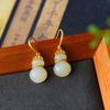 Pendientes de billetera pequeña para mujer, estilo retro nacional, estilo chino, plata de ley dorada, gancho para la oreja Ruyi, pendientes de jade blanco para mujer