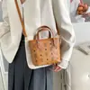 Bolsa tote tipo balde coreana moderna transfronteiriça para mulheres, nova moda outono 2026 bolsa de ombro estampada, bolsa transversal para o dia a dia