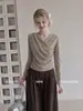 Camiseta de manga larga con cuello en V cruzado y color avena estilo francés AUDIST para mujer, colección otoño 2026, adecuada tanto para llevar sola como debajo de otra prenda, top elegante