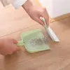 Set de mini escoba de escritorio, de dos piezas, para estudiantes de dormitorio, mini combinación de limpieza de tamaño pequeño, escoba y recogedor