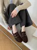 Tênis de treino alemão, estilo novo, camurça e lã misturadas com fivela dupla, slip-on, salto baixo, casual, artístico, versátil, sapatos femininos para o dia a dia