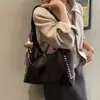 Bolsa Tote de Couro com Cera Retro para Mulheres 2025 Nova Bolsa de Ombro com Rebites de Alto Padrão Versátil Grande Capacidade Bolsa para o Dia a Dia Tendência