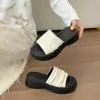 Sandalias de Plataforma Gruesa Estilo Coreano para Mujer que Aumentan la Altura, Nuevo Modelo Verano 2026, Plateadas Plegadas de Moda y Elegantes para Exteriores sin Cierre