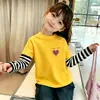 Camiseta Manga Longa Infantil 2026 Novo Estilo Infantil Primavera e Outono Estilo Desenho Coreano Roupa Camada Base Falso Duas Peças Algodão Puro T